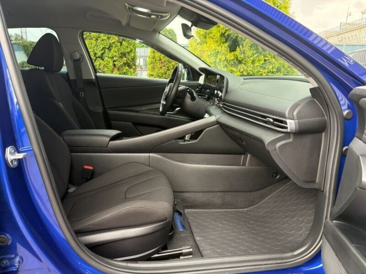 Hyundai Elantra - zdjęcie 11
