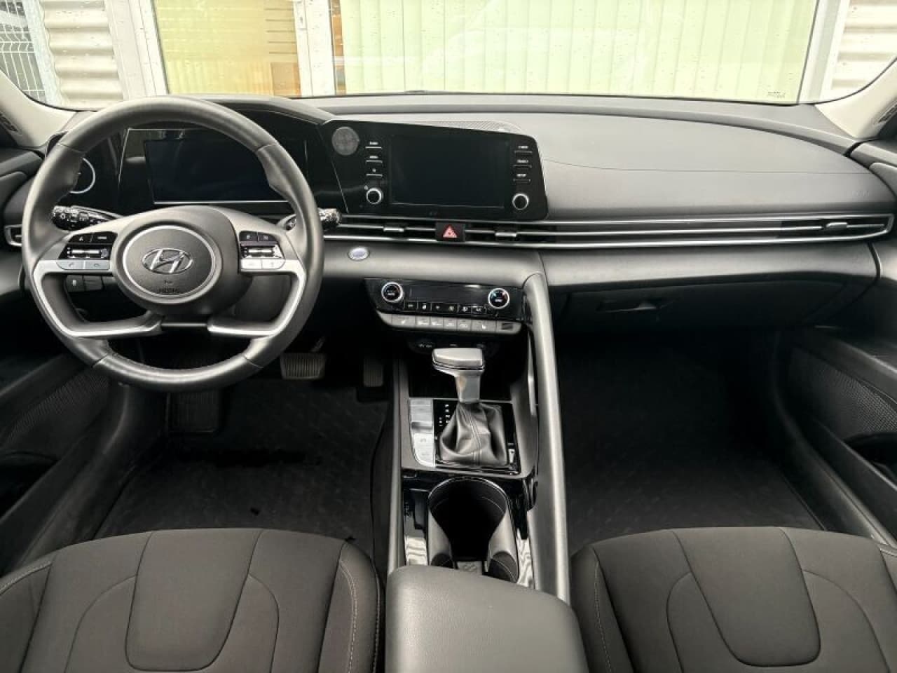 Hyundai Elantra - zdjęcie 3